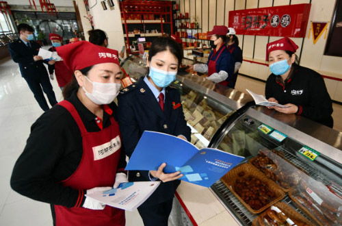 遼寧稅務(wù)創(chuàng)新服務(wù) 線上宣傳與線下服務(wù)融合，美甲服務(wù)點(diǎn)亮稅收宣傳月新模式